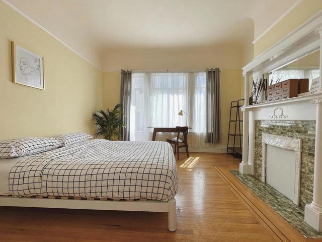 168170 Bernard Street, San Francisco CA: https://media.crmls.org/mediaz/dbc87492-d81a-4633-8726-65329d023119.jpg