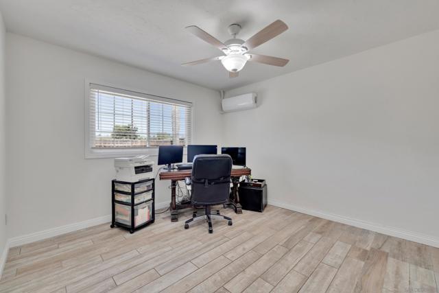 13918 Putney Rd, Poway CA: https://media.crmls.org/mediaz/dbc9738d-9786-4498-8ac7-0efabf2f6258.jpg