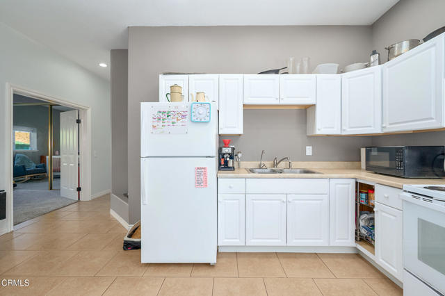 2207 Terra Bella Lane, Camarillo CA: https://media.crmls.org/mediaz/dbc98611-d7fb-437b-bd78-31249fca4571.jpg