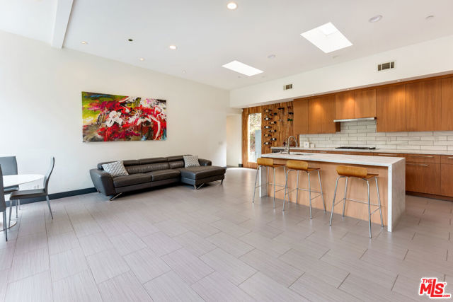 2929 Passmore Drive, Los Angeles CA: https://media.crmls.org/mediaz/dbca3857-eace-487d-b347-169bd2c9dbe9.jpg