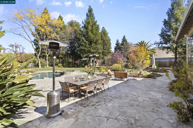 350 Pine Creek Rd, Walnut Creek CA: https://media.crmls.org/mediaz/dbcace04-fe79-43ad-94cc-c29726d96b83.jpg