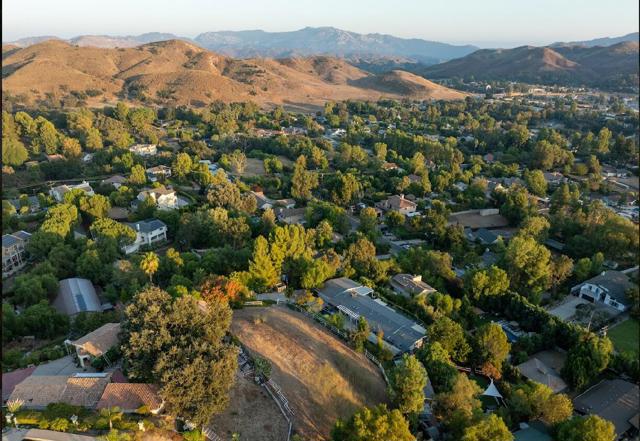 53 Foothill Drive, Agoura Hills CA: https://media.crmls.org/mediaz/dbcbb39d-46e9-4a0d-9e33-198c45aab17d.jpg
