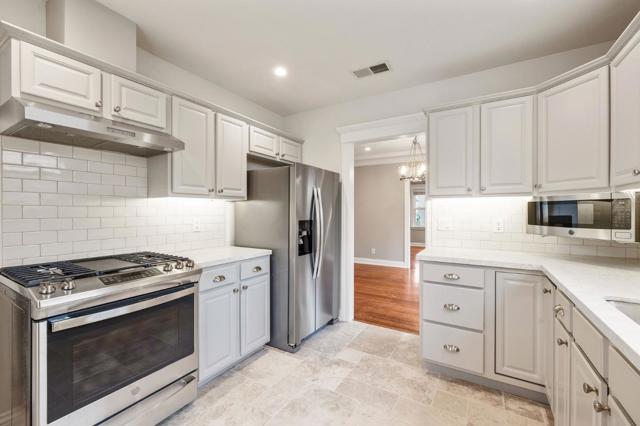 711 Laurel Avenue, Burlingame CA: https://media.crmls.org/mediaz/dbcbe6ca-d73c-4bf4-9320-135136c4f1a0.jpg