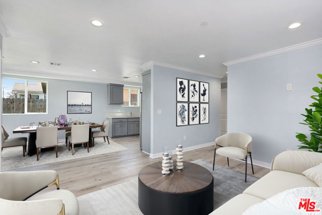320 E 55th Street, Los Angeles CA: https://media.crmls.org/mediaz/dbcc2ee0-c47f-4c5c-ba1b-6017cf4091f4.jpg