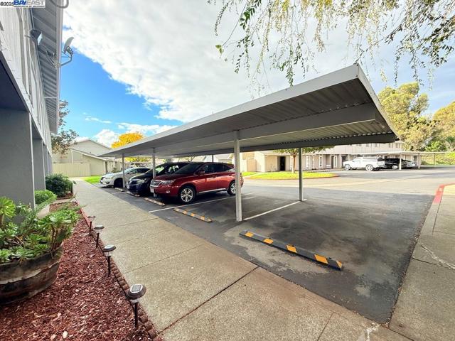 68 El Toro Ct, Fairfield CA: https://media.crmls.org/mediaz/dbcd468d-dff4-4908-94ff-a1c271879986.jpg