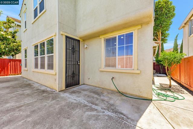 237 Dutra Vernaci Dr, Union City CA: https://media.crmls.org/mediaz/dbce9847-723b-4c44-b78b-12b2efd74d42.jpg