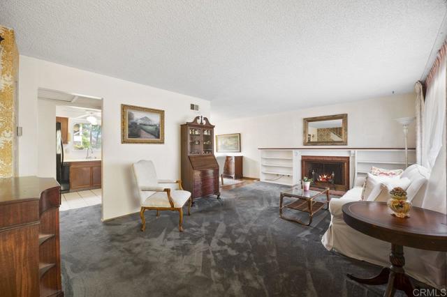 1113 Camino Del Sol Circle, Carlsbad CA: https://media.crmls.org/mediaz/dbcf44d0-edb6-41da-9ff9-0e22fda70199.jpg