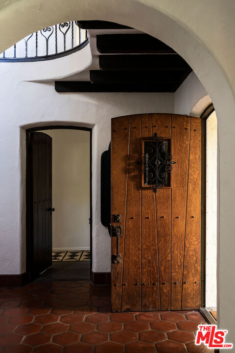 https://media.crmls.org/mediaz/dbcf6269-5347-4449-a687-5edf6742874b.jpg?preset=X-Large