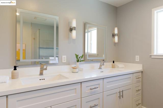298 Elysian Fields DR, Oakland CA: https://media.crmls.org/mediaz/dbd03146-c886-485a-aafc-b2d3f6402182.jpg
