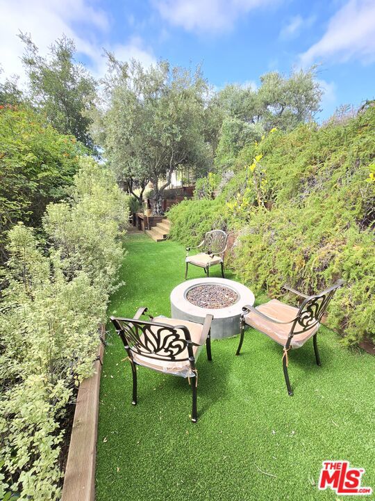 16544 Park Lane Circle, Los Angeles CA: https://media.crmls.org/mediaz/dbd0732f-8741-45ea-ab78-0822520e9bb0.jpg