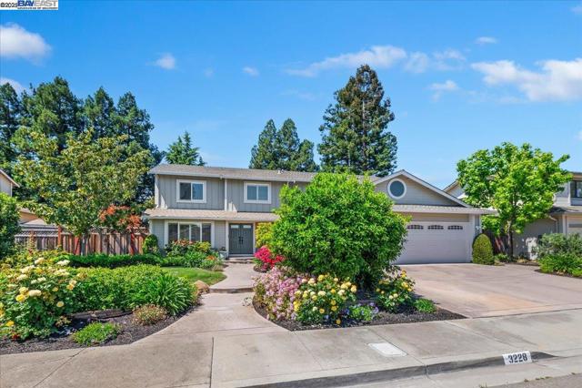3228 Clifford Cir, Pleasanton CA: https://media.crmls.org/mediaz/dbd1f14f-1ba0-492a-ba9d-81095e21f550.jpg