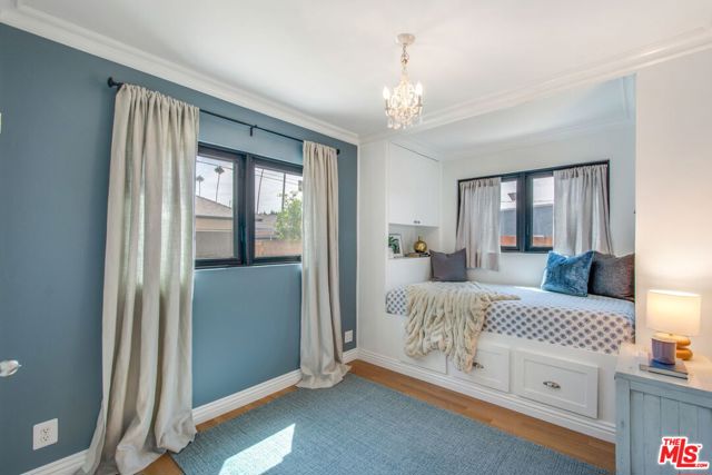 3558 S Muirfield Road, Los Angeles CA: https://media.crmls.org/mediaz/dbd2295f-6a94-49e4-92a2-04f581b3ee7b.jpg