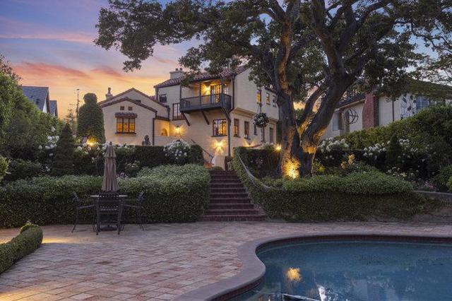 2307 Easton Drive, Burlingame CA: https://media.crmls.org/mediaz/dbd2e73c-cd8f-4174-adce-500dd6f88ada.jpg