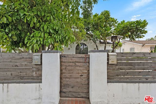 2736 S Cloverdale Avenue, Los Angeles CA: https://media.crmls.org/mediaz/dbd2eaae-abab-4e8b-b12c-f25adcd91833.jpg