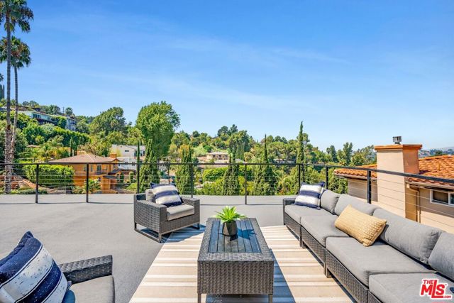 1046 Oban Drive, Los Angeles CA: https://media.crmls.org/mediaz/dbd2fe8f-0e6c-4e40-a7e3-a9adea41c99e.jpg