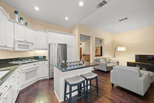 985 Corte Augusta, Camarillo CA: https://media.crmls.org/mediaz/dbd310bb-3f0a-4adb-b47a-0dc31ec97081.jpg