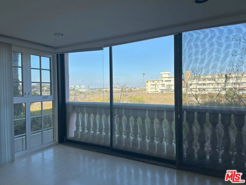 https://media.crmls.org/mediaz/dbd43ae7-2be6-4532-ba46-b78adeacf2ae.jpg?preset=X-Large