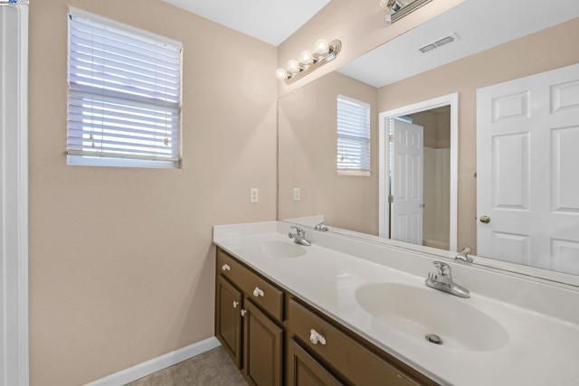 1419 Nubian St, Patterson CA: https://media.crmls.org/mediaz/dbd45c57-1eb6-4ac5-9f11-01de45def89c.jpg