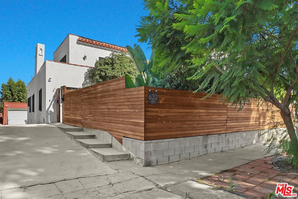 632 N Mariposa Avenue