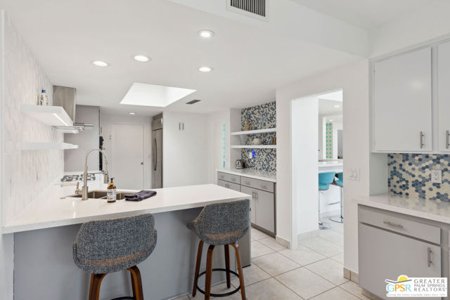 2455 S Madrona Drive, Palm Springs CA: https://media.crmls.org/mediaz/dbd500fe-6799-42c6-90aa-abeb87a04d87.jpg