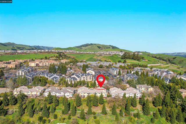 314 Skyline Dr, San Ramon CA: https://media.crmls.org/mediaz/dbd50e16-1a04-4ff3-b3ec-ca3c21f87a2f.jpg