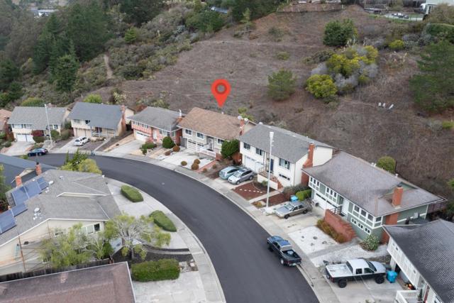 1331 Aspen Drive, Pacifica CA: https://media.crmls.org/mediaz/dbd52e7f-69f3-4bab-943a-bd810c4cceb6.jpg