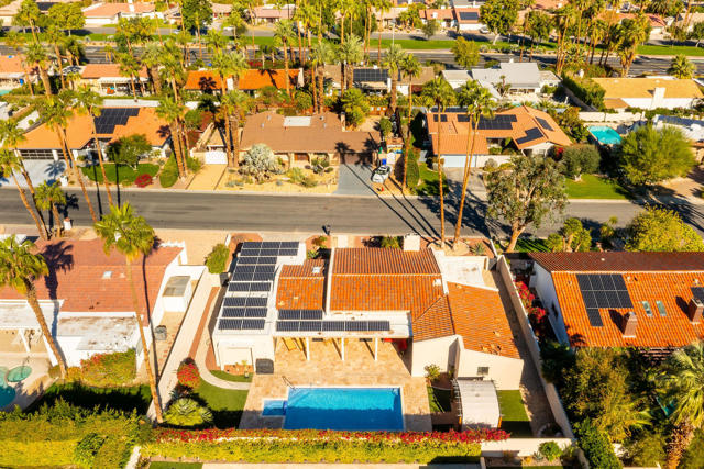 72815 Somera Road, Palm Desert CA: https://media.crmls.org/mediaz/dbd61fd6-8563-45e2-98a9-10e770116037.jpg