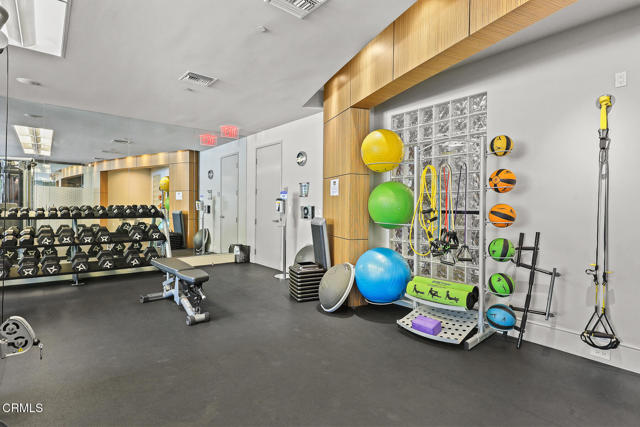 840 E Green Street, Pasadena CA: https://media.crmls.org/mediaz/dbd64f14-6475-4bd7-8a24-6f1121e0a897.jpg