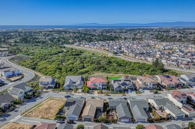2967 Garnet Way, Marina CA: https://media.crmls.org/mediaz/dbd69cd6-e932-44f4-92a3-30c9ccb45ffc.jpg