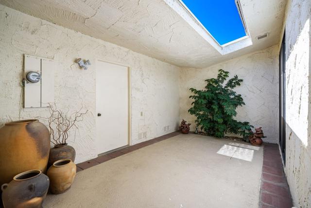 44825 Guadalupe Drive, Indian Wells CA: https://media.crmls.org/mediaz/dbd6bec3-a4b4-4c16-b922-4467aa097276.jpg