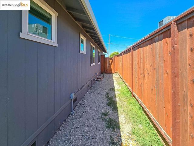 4585 Summer St, Olivehurst CA: https://media.crmls.org/mediaz/dbd77089-3d12-48d1-be34-b6414416ea2a.jpg