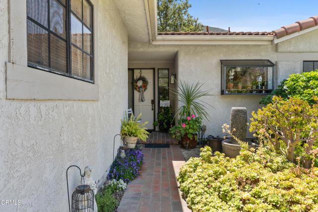 6378 Lada Avenue, Camarillo CA: https://media.crmls.org/mediaz/dbd7ada4-336f-4e61-b9a6-654a68134bf7.jpg