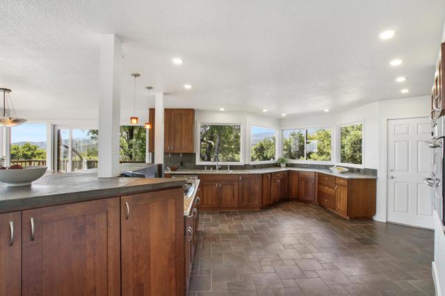 415 Golden Oak Drive, Portola Valley CA: https://media.crmls.org/mediaz/dbd84a21-c2d9-410c-83d1-54538aff733f.jpg