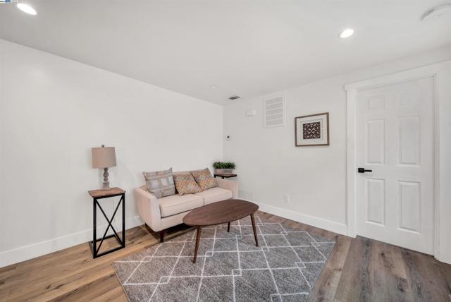 3031 Logan St, Oakland CA: https://media.crmls.org/mediaz/dbd853d0-39a1-452d-8d79-36813aa6d638.jpg