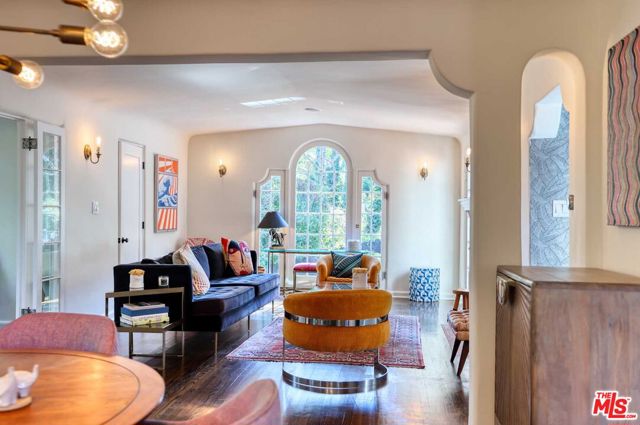 6749 Whitley Terrace, Los Angeles CA: https://media.crmls.org/mediaz/dbd8cc77-64e4-4bb1-aeea-0d613d9c5834.jpg