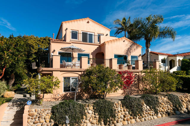 2167 Palomar Avenue, Ventura CA: https://media.crmls.org/mediaz/dbd8f1fd-0139-4de3-9f8b-9ad782d250c0.jpg