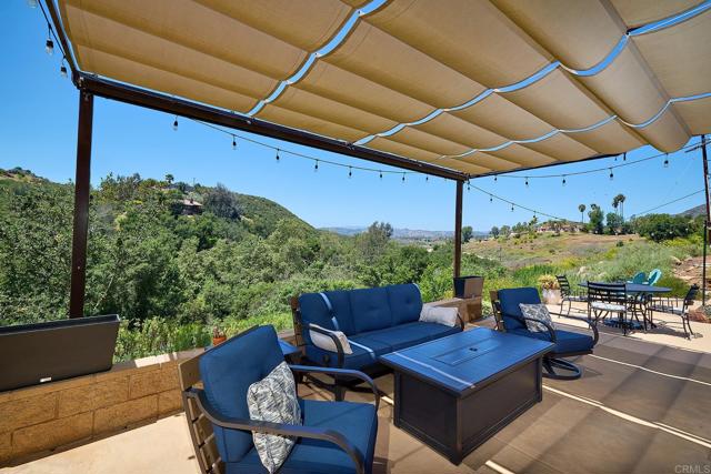 2021 Willow Glen Road, Fallbrook CA: https://media.crmls.org/mediaz/dbd9111f-43d4-467f-9464-0ee21a61b567.jpg