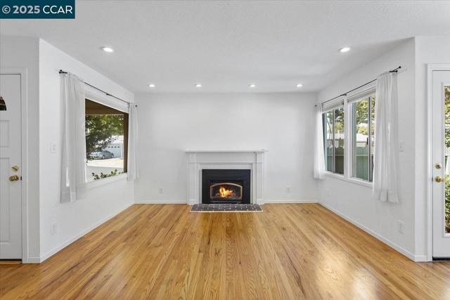 16080 Via Del Sol, San Lorenzo CA: https://media.crmls.org/mediaz/dbd96673-f98b-431b-a3a6-80747a8f636c.jpg
