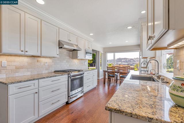 130 Samoa Ct, San Ramon CA: https://media.crmls.org/mediaz/dbda68c0-49bd-4aea-ba6d-3d9af283defe.jpg