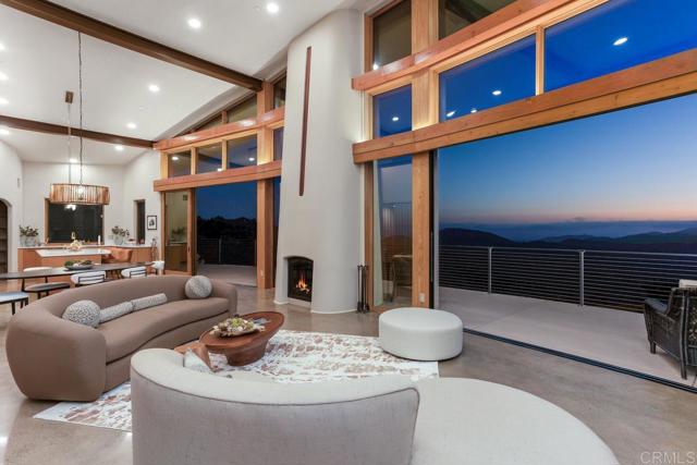 10027 Tall Oak Drive, Escondido CA: https://media.crmls.org/mediaz/dbda6ebb-cea8-4299-95f1-bf92af4612c2.jpg