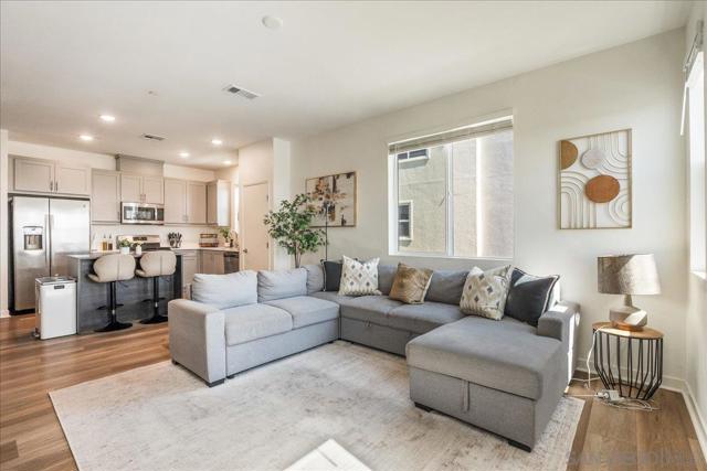 5464 Shorefront Dr, San Diego CA: https://media.crmls.org/mediaz/dbdab7bb-4d80-42ab-89f9-e03e622b3fb0.jpg