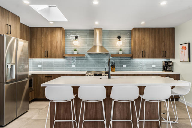 130 W Racquet Club Road #308, Palm Springs, CA 92262