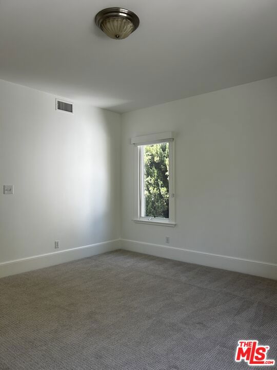10515 Oaklawn Road, Los Angeles CA: https://media.crmls.org/mediaz/dbdbb505-4372-4d96-9d7b-6a27f0b7d099.jpg