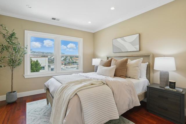 212 Sweeny Street, San Francisco CA: https://media.crmls.org/mediaz/dbdbe1da-0da7-43ce-b756-4d5081fd22f9.jpg
