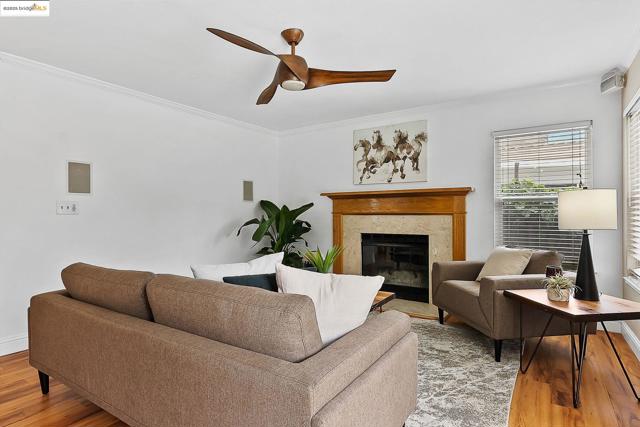 20 Goldmeadow Ct, Brentwood CA: https://media.crmls.org/mediaz/dbdbf4cd-3d3b-475c-9067-8476578e3620.jpg
