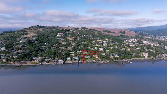 4980 Paradise Drive, Tiburon CA: https://media.crmls.org/mediaz/dbdc043d-1301-4d82-a2a8-bef9f6b2d2aa.jpg