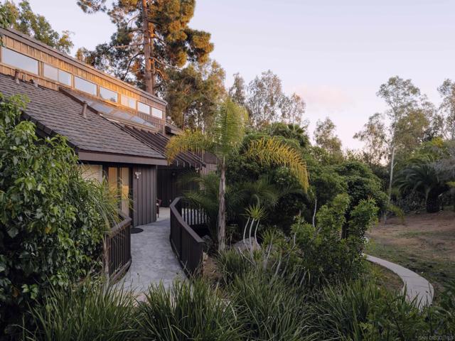6009 Mimulus, Rancho Santa Fe CA: https://media.crmls.org/mediaz/dbdc233b-273a-45af-950c-5660086e2959.jpg