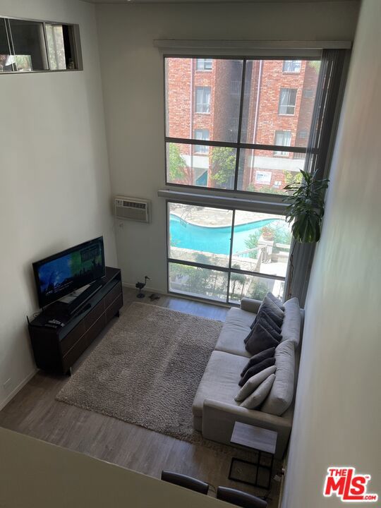 1440 Veteran Avenue, Los Angeles CA: https://media.crmls.org/mediaz/dbdc46e7-512d-4288-a024-0e2741311ea0.jpg