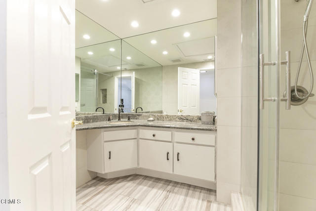 8857 Bluffdale Dr, Sun Valley CA: https://media.crmls.org/mediaz/dbdcb78f-8084-4259-b637-e996a9579a12.jpg