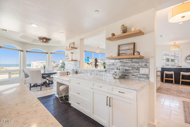 1501 Mandalay Beach Road, Oxnard CA: https://media.crmls.org/mediaz/dbdd7396-d9bb-4778-a77e-5e6391a3366e.jpg